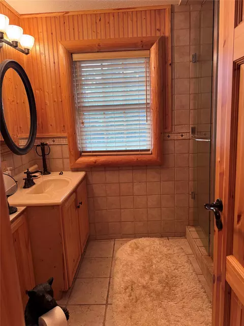 Bath - 932 61276 Rd, Broken Bow, OK 74728 photo 1 of 1