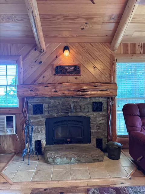 Living - 932 61276 Rd, Broken Bow, OK 74728 photo 2 of 2