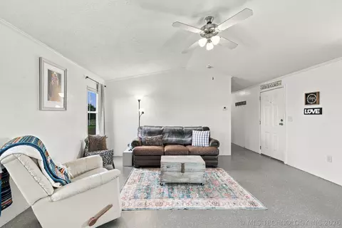 Living - 6115 E 106th St N, Sperry, OK 74073 photo 2 of 3