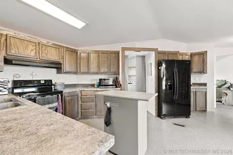 Kitchen - 6115 E 106th St N, Sperry, OK 74073 photo 3 of 3