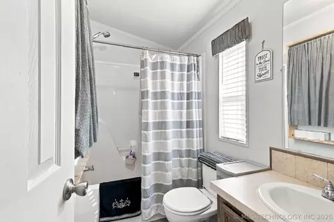 Bath - 6115 E 106th St N, Sperry, OK 74073 photo 2 of 2