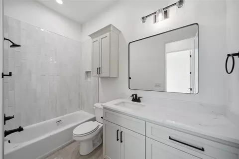 Bath - 21881 E 138th St, Broken Arrow, OK 74014 photo 5 of 7