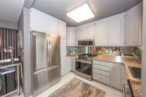 Kitchen - 5510 E 46th Street 3, Tulsa, OK 74135 photo 2 of 2