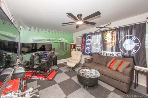 Living - 5510 E 46th Street 3, Tulsa, OK 74135 photo 5 of 6