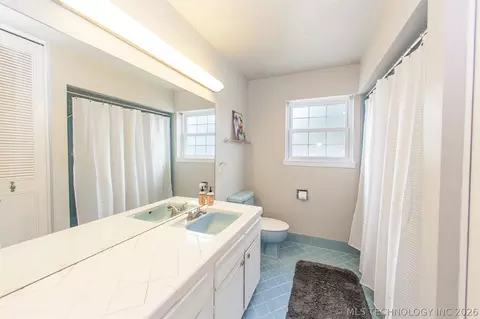 Bath - 5510 E 46th Street 3, Tulsa, OK 74135 photo 3 of 3