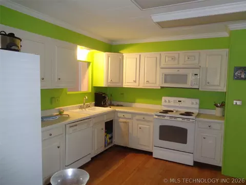 Kitchen - 87 Hickory Ln, Eufaula, OK 74432 photo 2 of 3