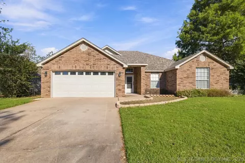 11844 N 107th East Pl, Collinsville, OK 74021