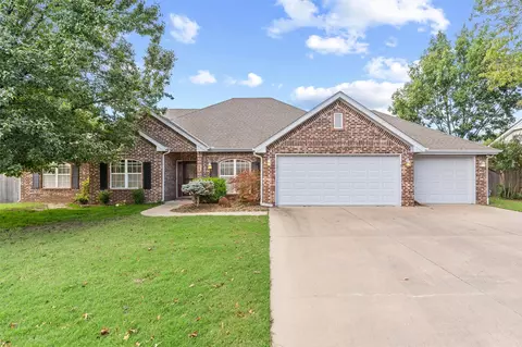 1923 Rolling Hills Dr, Bartlesville, OK 74006