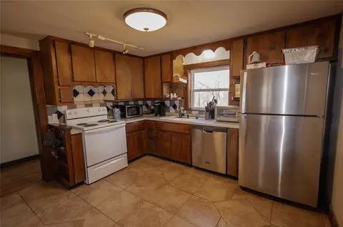 Kitchen - 37801 County Road 492, Eucha, OK 74342 photo 3 of 3