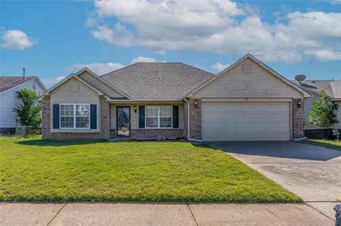 18 E Falcon Dr, Sapulpa, OK 74066