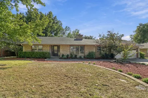 Exterior - 4132 E 45th St, Tulsa, OK 74135 photo 3 of 4