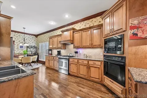 Kitchen - 7819 E 99th Pl, Tulsa, OK 74133 photo 2 of 5