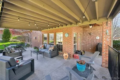 Exterior - 7819 E 99th Pl, Tulsa, OK 74133 photo 8 of 11