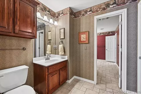 Bath - 7819 E 99th Pl, Tulsa, OK 74133 photo 6 of 7