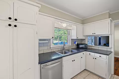 Kitchen - 4662 E 58th St, Tulsa, OK 74135 photo 1 of 4
