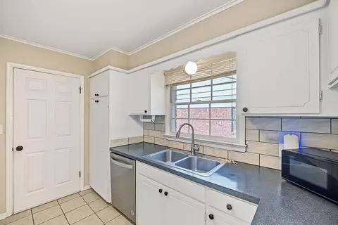 Kitchen - 4662 E 58th St, Tulsa, OK 74135 photo 3 of 4