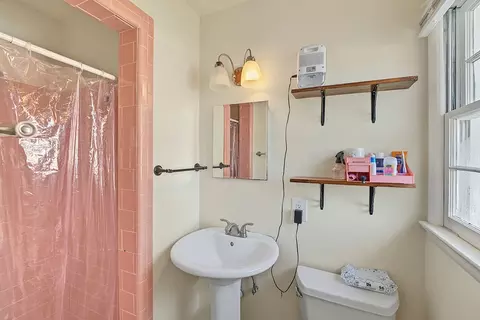Bath - 4662 E 58th St, Tulsa, OK 74135 photo 1 of 3