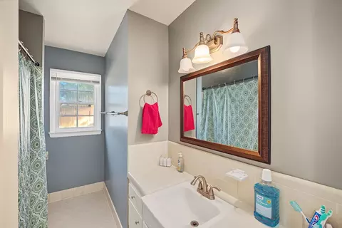Bath - 4662 E 58th St, Tulsa, OK 74135 photo 2 of 3