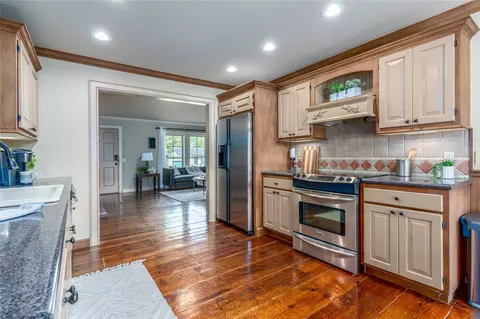 Kitchen - 4136 E 34th St, Tulsa, OK 74135 photo 2 of 2