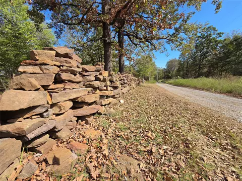 211 W Hulbert Dr, Hulbert, OK 74441 photo 3