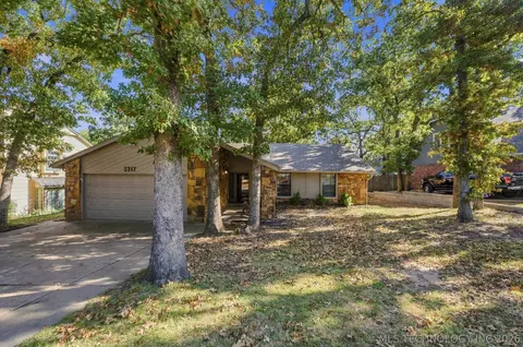 3217 Bermuda Ave, Sand Springs, OK 74063