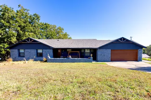 201 N Oak Ridge Dr, Sand Springs, OK 74063