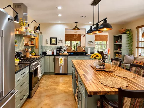 Kitchen - 2481 Lodge View Rd, Eufaula, OK 74432 photo 2 of 8