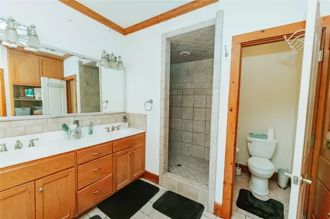 Bath - 45291 S 33800 Rd, Morrison, OK 73061 photo 1 of 4