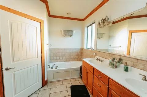 Bath - 45291 S 33800 Rd, Morrison, OK 73061 photo 2 of 4