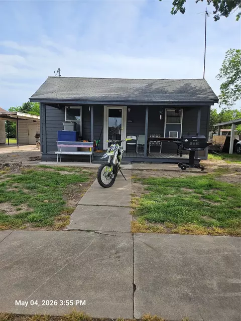 719 E 2nd St, Cushing, OK 74023 photo 2
