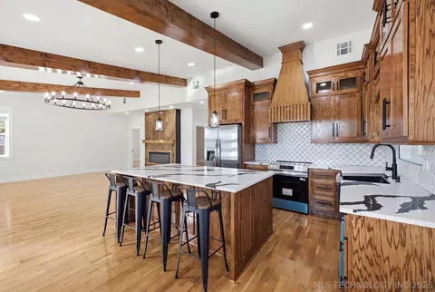 Kitchen - 5321 Tecumseh St, Tulsa, OK 74115 photo 2 of 5