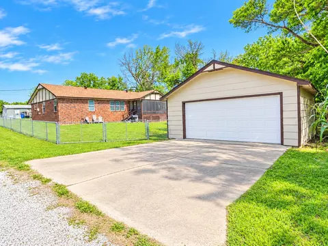 Exterior - 109435 S 4154 Rd, Checotah, OK 74426 photo 5 of 6