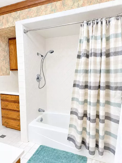 Bath - 109435 S 4154 Rd, Checotah, OK 74426 photo 4 of 6