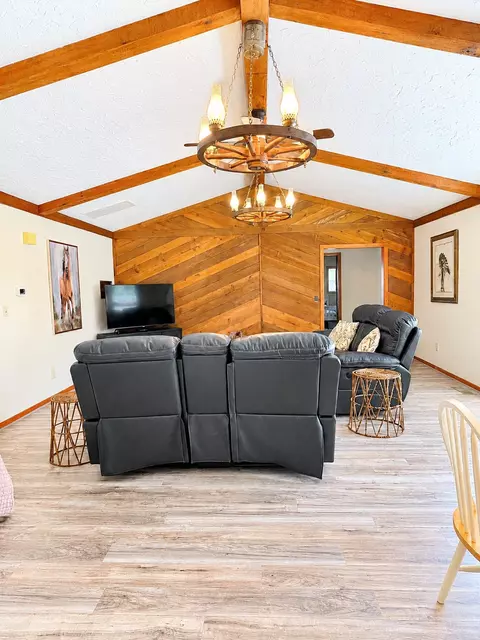 Living - 109435 S 4154 Rd, Checotah, OK 74426 photo 3 of 4
