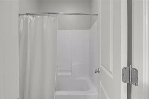 Bath - 21192 E 112th St S, Broken Arrow, OK 74014 photo 2 of 16