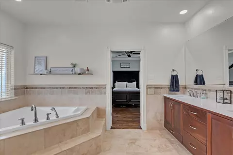 Bath - 21192 E 112th St S, Broken Arrow, OK 74014 photo 6 of 16