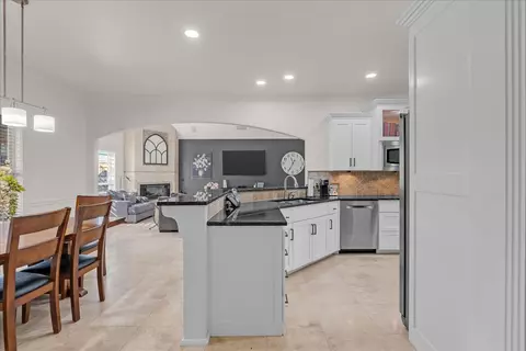 Kitchen - 21192 E 112th St S, Broken Arrow, OK 74014 photo 9 of 15
