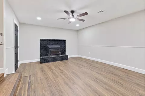 Living - 907 SE 4th St, Wagoner, OK 74467 photo 3 of 4
