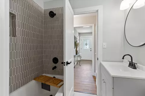 Entry Way - 907 SE 4th St, Wagoner, OK 74467 photo 1 of 1