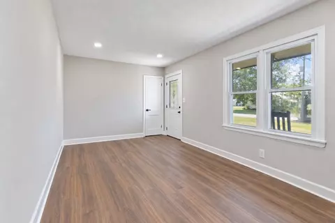 Living - 907 SE 4th St, Wagoner, OK 74467 photo 1 of 4