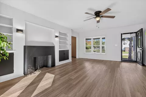 Living - 600 E 14th St, Dewey, OK 74029 photo 2 of 4