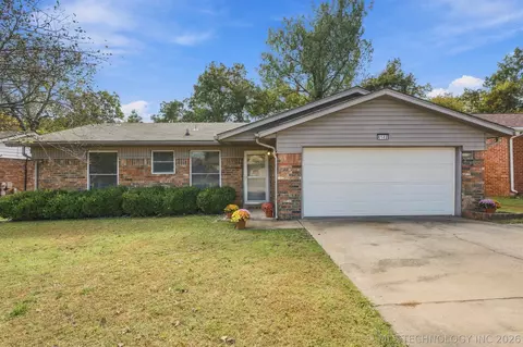 6140 W 42nd Pl, Tulsa, OK 74107