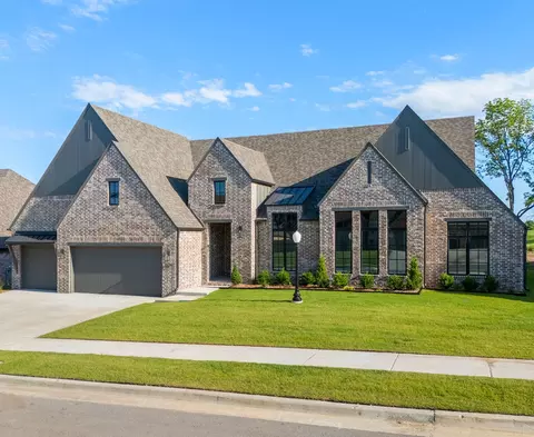 1603 Pinecrest Dr, Claremore, OK 74017