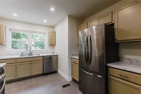 Kitchen - 4267 E Young Pl, Tulsa, OK 74115 photo 2 of 3
