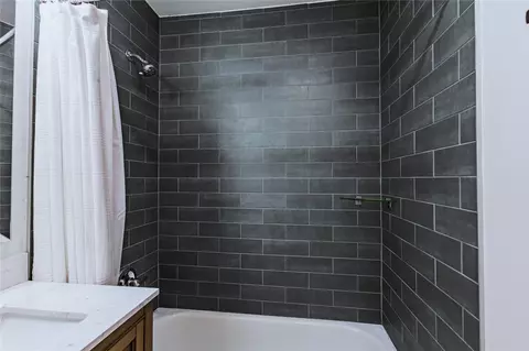 Bath - 4267 E Young Pl, Tulsa, OK 74115 photo 2 of 2