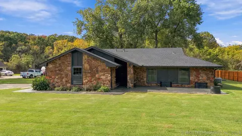 8206 S 43rd West Ave, Tulsa, OK 74132