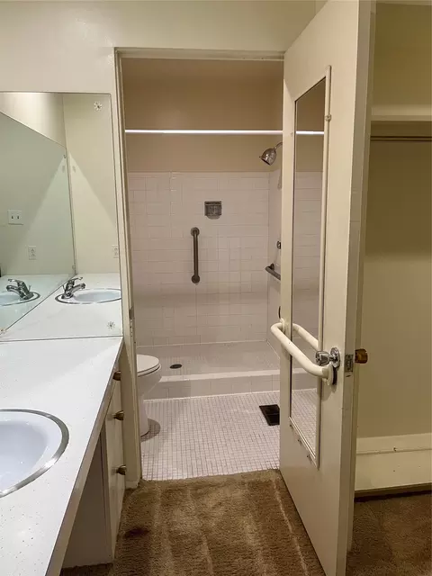 Bath - 2134 E 59th Place S E1, Tulsa, OK 74105 photo 2 of 2