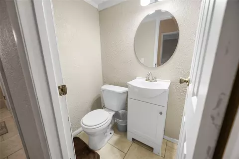 Bath - 34418 E 698 Rd, Wagoner, OK 74467 photo 1 of 5