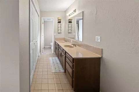 Bath - 34418 E 698 Rd, Wagoner, OK 74467 photo 2 of 5