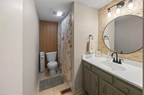 Bath - 34418 E 698 Rd, Wagoner, OK 74467 photo 5 of 5